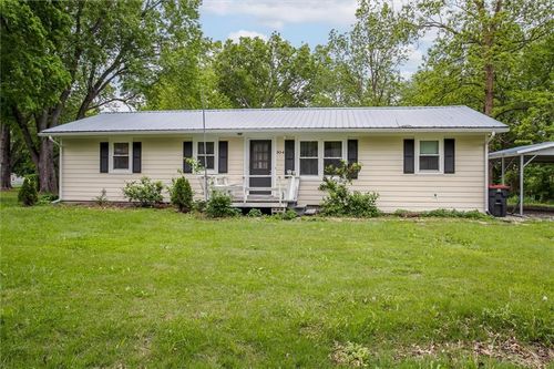 104 W Birch Dr, Windsor, MO, 65360-2004 | Card Image