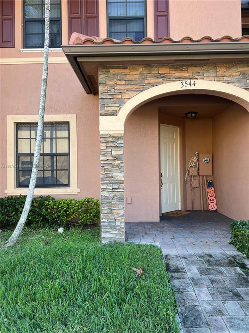 3544 W 88th Ter, Hialeah, FL, 33018-2010 | Card Image