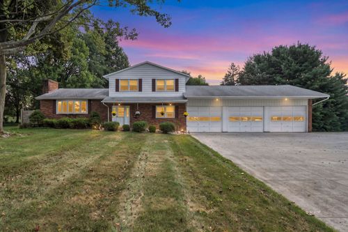 9037 Skypark Dr, Wadsworth, OH, 44281 | Card Image