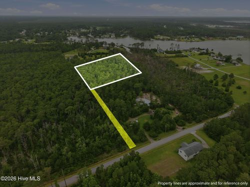 121 Bay Dr, Smyrna, NC, 28579-9579 | Card Image