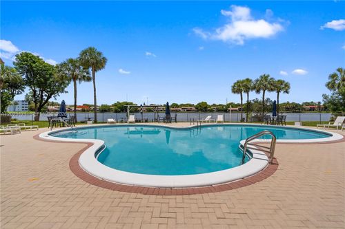 121e-671 Ne 195th St, Miami, FL, 33179-3309 | Card Image