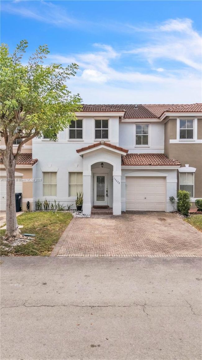 16628 Sw 47 Th Ter, Townhouse with 3 bedrooms, 3 bathrooms and null parking in Miami FL | Image 23