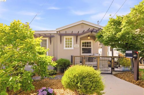 4021 Waterhouse Rd, Oakland, CA, 94602-1840 | Card Image