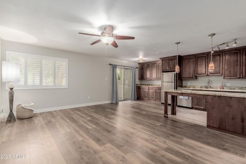 h1-5525 E Thomas Rd, Phoenix, AZ, 85018-8126 | Card Image