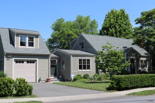 402 Riverside Dr, Fairfield, CT, 06824-6965 | Card Image