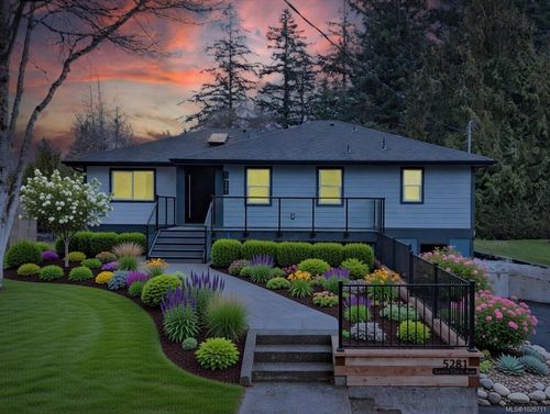 5281 Santa Clara Ave, Victoria, BC, V8Y1W6 | Card Image