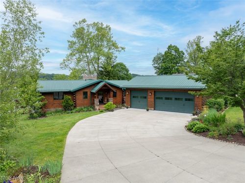 9645 Lakewood Dr Ne, Mineral City, OH, 44656-9086 | Card Image