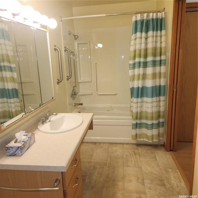 105 - 240 Athabasca St E, Condo with 1 bedrooms, 1 bathrooms and 2 parking in Moose Jaw SK | Image 20