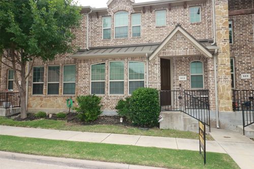 913 Shelby Ln, Lewisville, TX, 75056-3937 | Card Image