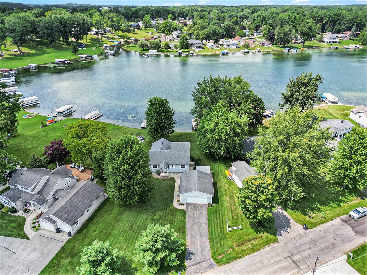 Acorn Trl, Horton, MI 49246
