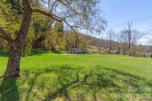 24 Baldridge Dr, Burnsville, NC, 28714-6837 | Card Image