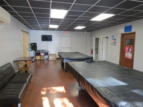 78 Center St, Ellenville, NY, 12428-1406 | Card Image