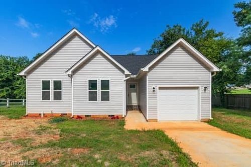 4926 Grove Ave, Winston Salem, NC, 27105-2307 | Card Image