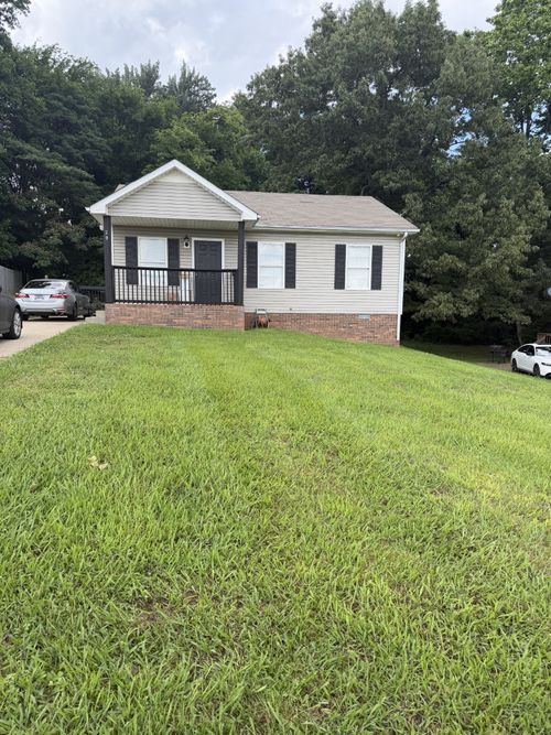 290 Fritz Cir, Clarksville, TN, 37042-4289 | Card Image