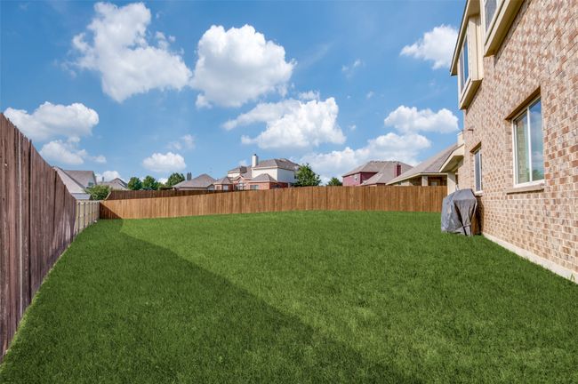 View of large backyard! | Image 19