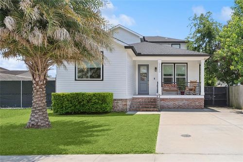2220 Pressburg St, New Orleans, LA, 70122-5406 | Card Image