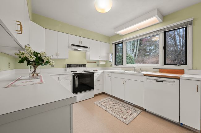 26 Winston Dr, House other with 3 bedrooms, 2 bathrooms and 3 parking in Washington Depot CT | Image 13