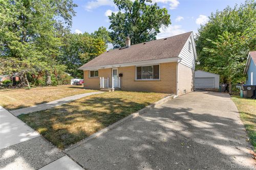 24034 Meadowlark St, Oak Park, MI, 48237-2277 | Card Image