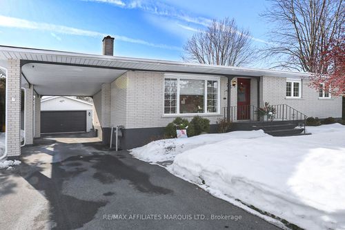 22 Pine St, Ingleside, ON, K0C1M0 | Card Image