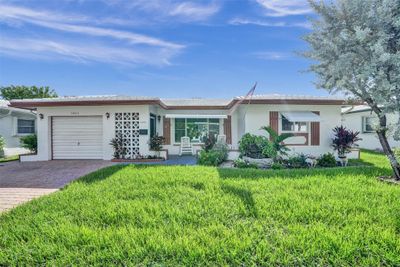 5800 Nw 81st Ave, House other with 2 bedrooms, 2 bathrooms and null parking in Tamarac FL | Image 3