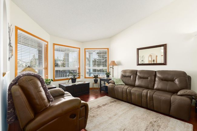 4 West Terrace Drive, Home with 4 bedrooms, 3 bathrooms and 4 parking in Cochrane AB | Image 6