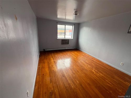 3-69-16 38 Avenue, New York, NY, 11377 | Card Image
