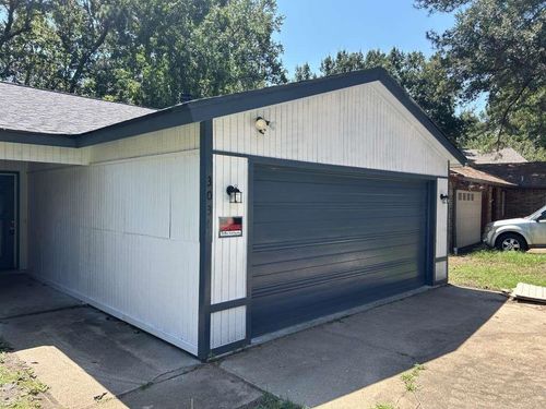 3030 Winding Way, Huntsville, TX, 77340-6833 | Card Image