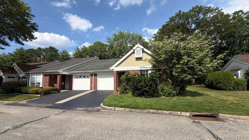 29 Glen Dr, Ridge, NY, 11961-1612 | Card Image