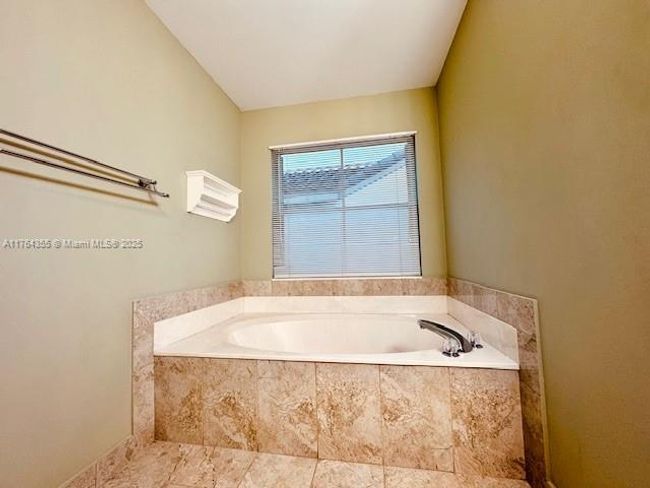 495 Carrington Ln, House other with 4 bedrooms, 3 bathrooms and null parking in Weston FL | Image 13