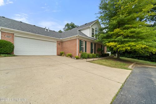 1002 White Pine Pl, La Grange, KY, 40031-6914 | Card Image
