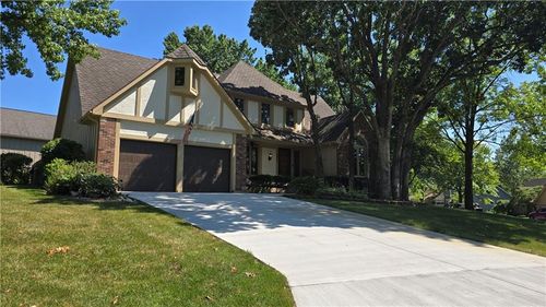 3621 Ne Basswood Dr, Lee's Summit, MO, 64064-3008 | Card Image