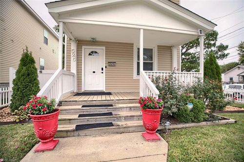525 Eaton St, Hampton, VA, 23669-3128 | Card Image
