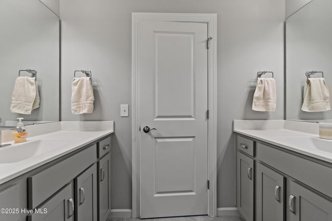 Guest Bathroom upstairs | Image 47