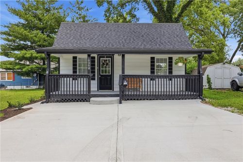 10008 E 15th St S, Independence, MO, 64052-2106 | Card Image