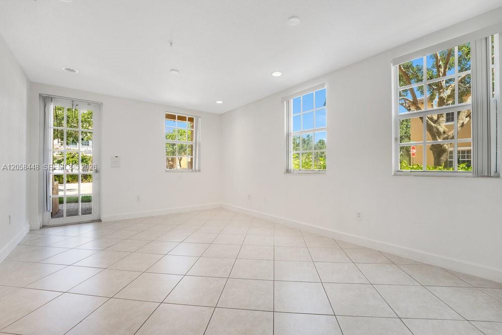 Residential Lease in Pembroke Pines 4
