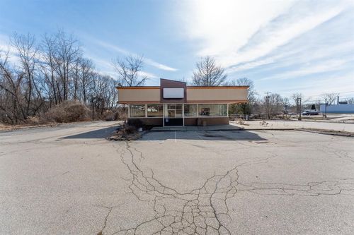 641 Norwich New London Tpke, Uncasville, CT, 06382-2122 | Card Image