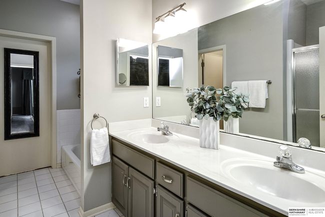 5801 S 119 Th Plz, House other with 3 bedrooms, 3 bathrooms and 2 parking in Omaha NE | Image 19
