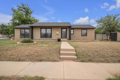 701 W 17th St, Big Spring, TX, 79720-4221 | Card Image