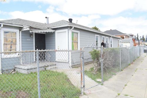 9945 B St, Oakland, CA, 94603-2422 | Card Image