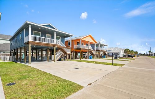 180 Paradise Pointe Dr, Port Aransas, TX, 78373-5265 | Card Image
