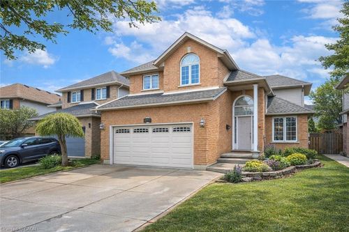 42 Hillgarden Dr, Stoney Creek, ON, L8J3R3 | Card Image