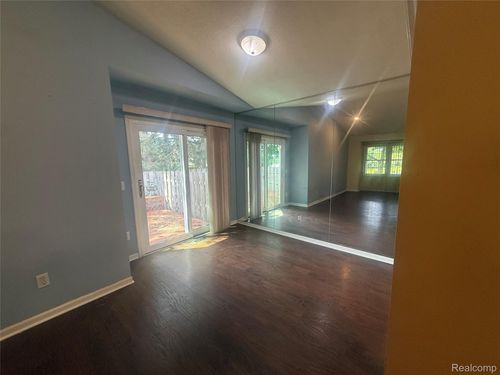 24706 Bashian Dr, Novi, MI, 48375-2927 | Card Image