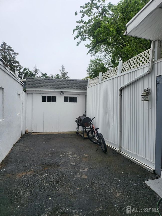 72 High St, House other with 2 bedrooms, 3 bathrooms and null parking in Perth Amboy NJ | Image 13