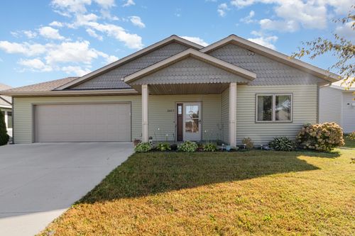 2017 Essler Dr, Saint Peter, MN, 56082-3600 | Card Image