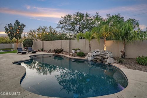 11976 N Thornbush Dr, Oro Valley, AZ, 85737-7815 | Card Image