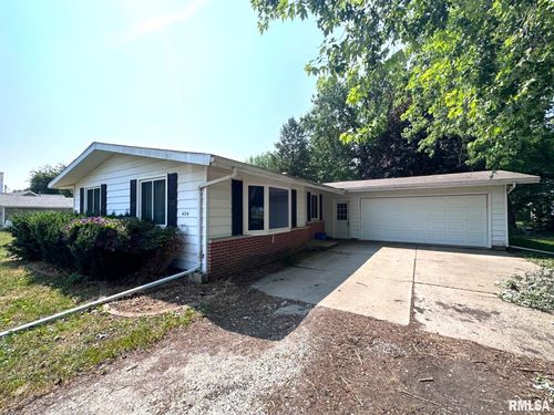 424 W Holmes Street, Oneida, IL, 61467 | Card Image