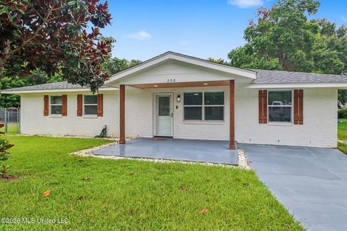 200 Beverly Dr, Ocean Springs, MS, 39564-5610 | Card Image