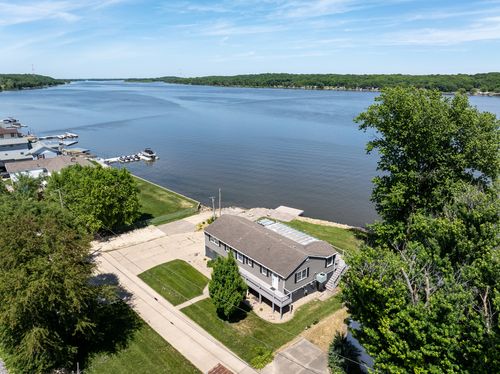 22799 Great River Rd, Le Claire, IA, 52753-9127 | Card Image