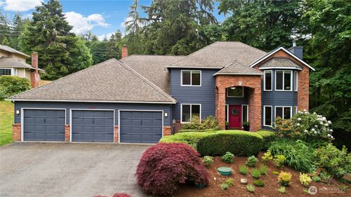 16437 241st Ave Se, Issaquah, WA, 98027-8431 | Card Image