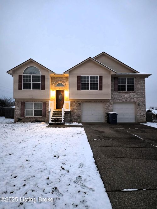 593 Erin Cir, Mt Washington, KY, 40047-6117 | Card Image
